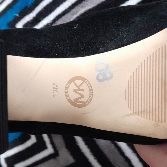 Michael kors, size is 10, color is black - Picture 2 of 5